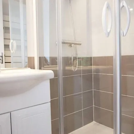 Studio A 200m Plage Avec Menage Inclus - Fr-1-224b-699 דירה